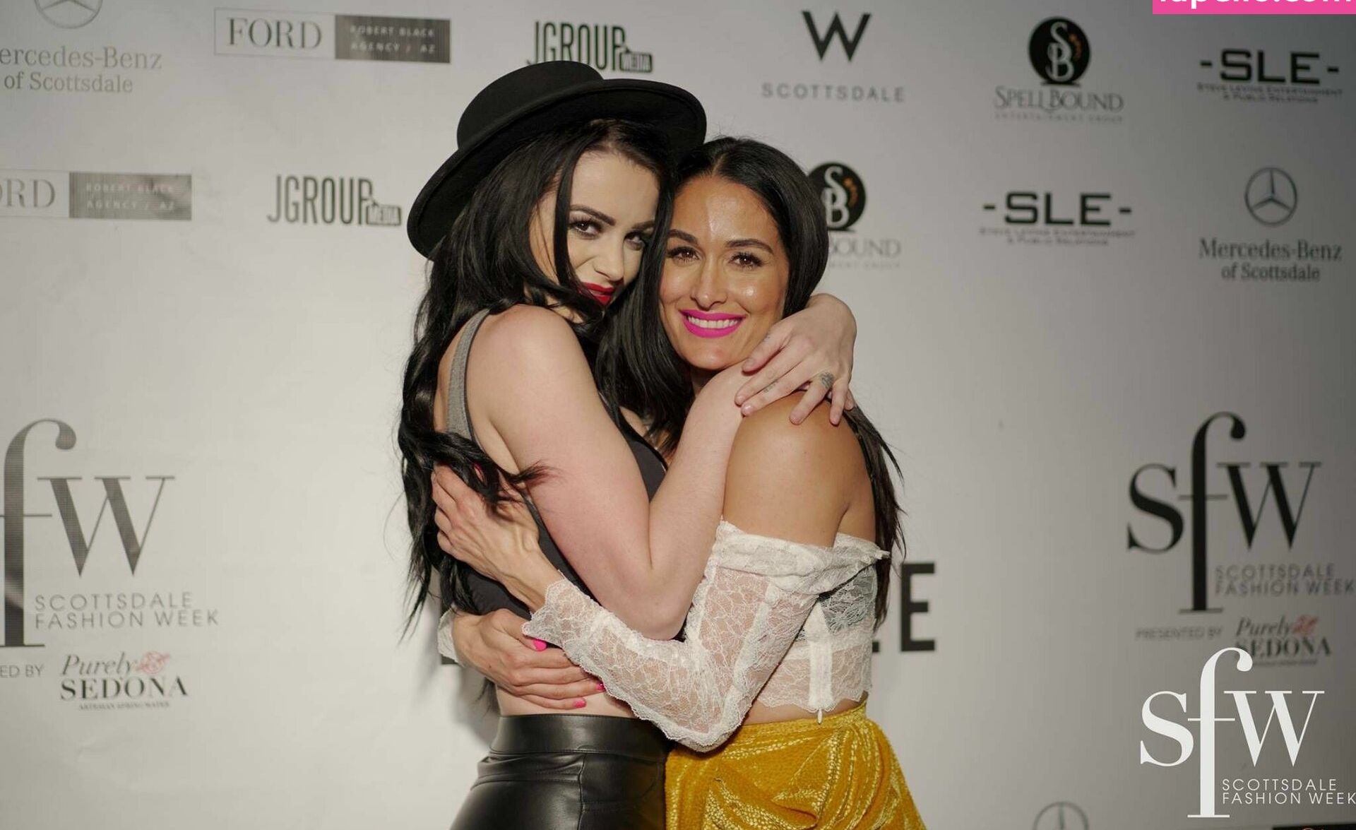 The Bella Twins: nackt #109154018