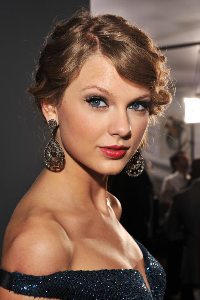 Gorgeous Taylor - 2010 #102434151
