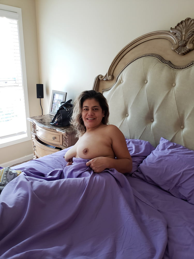 Horny mature latina femme posant et partagé (cockold)
 #92948736