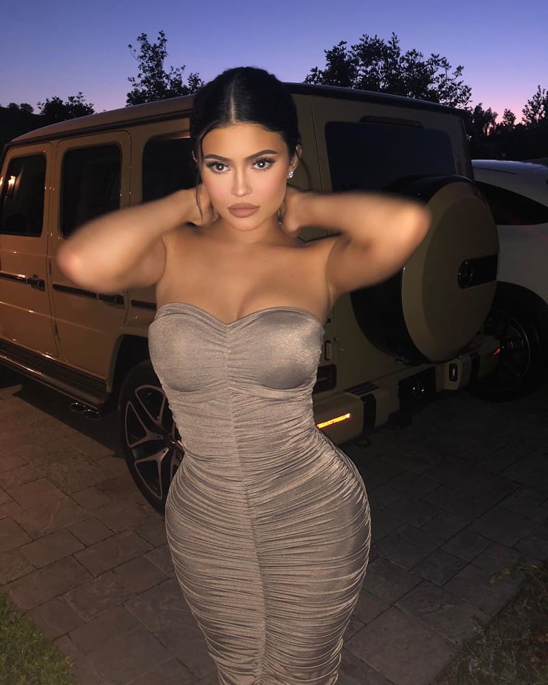 Kylie jenner
 #91336692