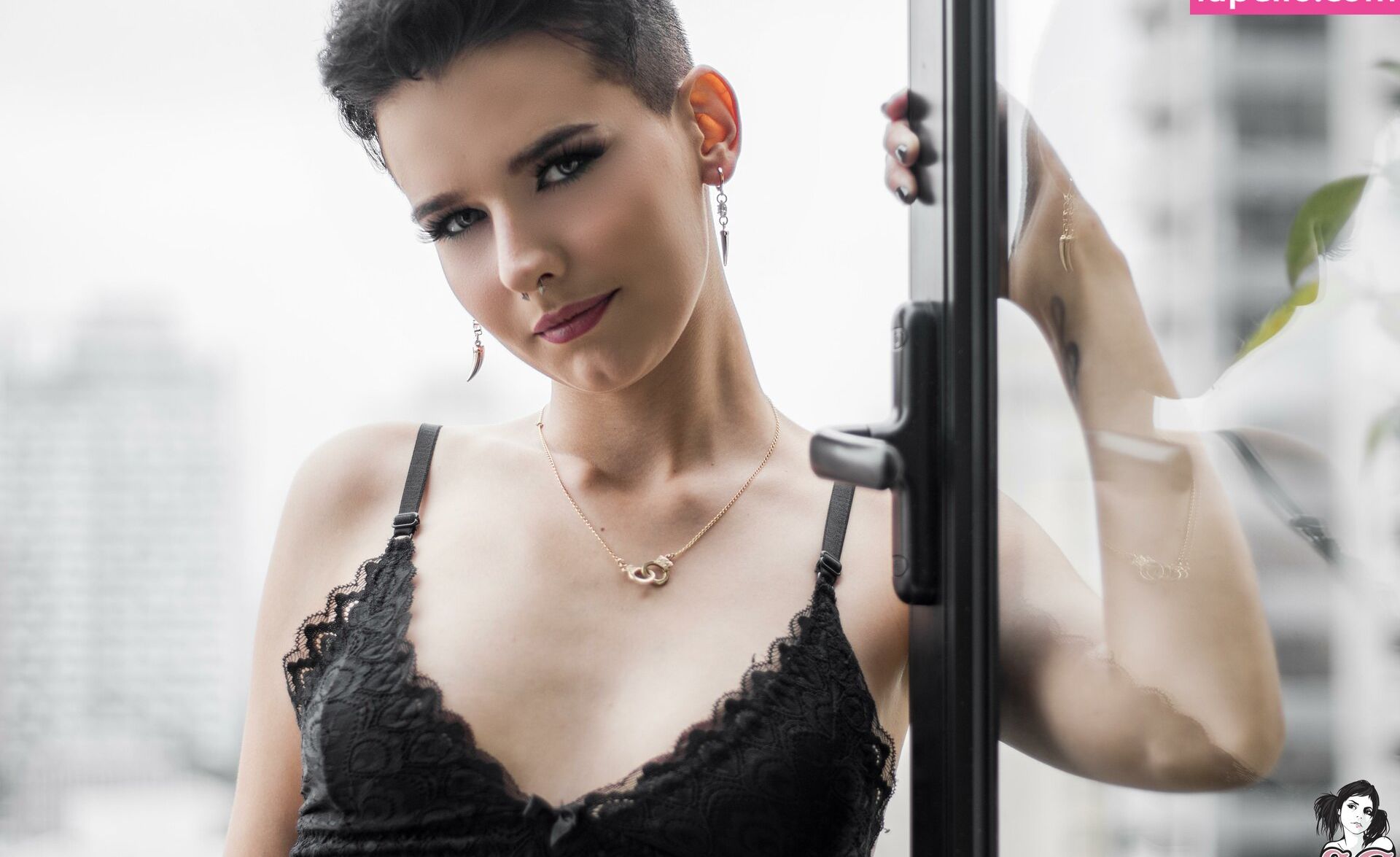 Juh Mushroom nackt #108954018