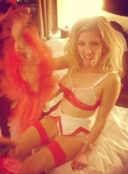 Ellie goulding
 #103220667