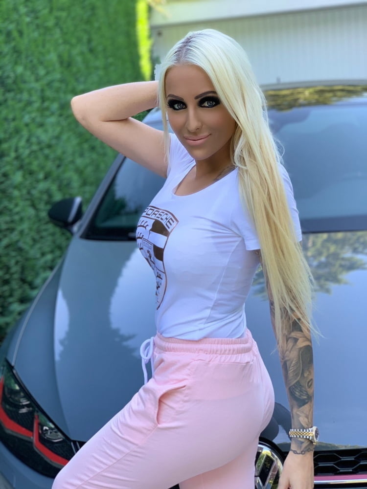 Ein sehr schönes Mädchen und begehrenswert.
 #89429084