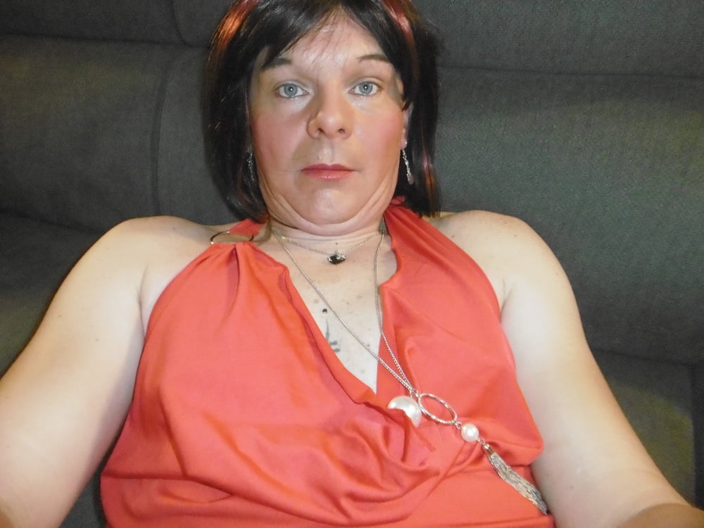 Robe rouge avec gode #107101019