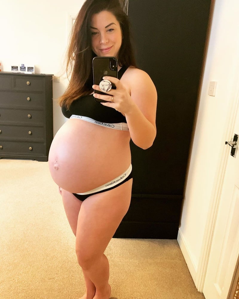 Hot amateur preggo mom Hannah with huge belly #94954004