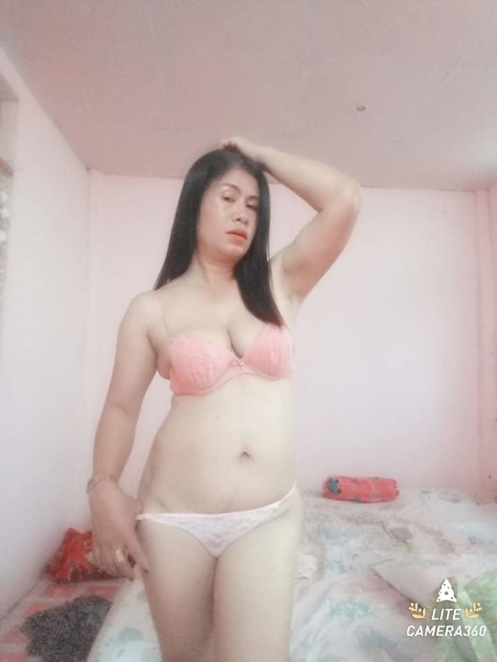 Ibu tetek besar #93634413