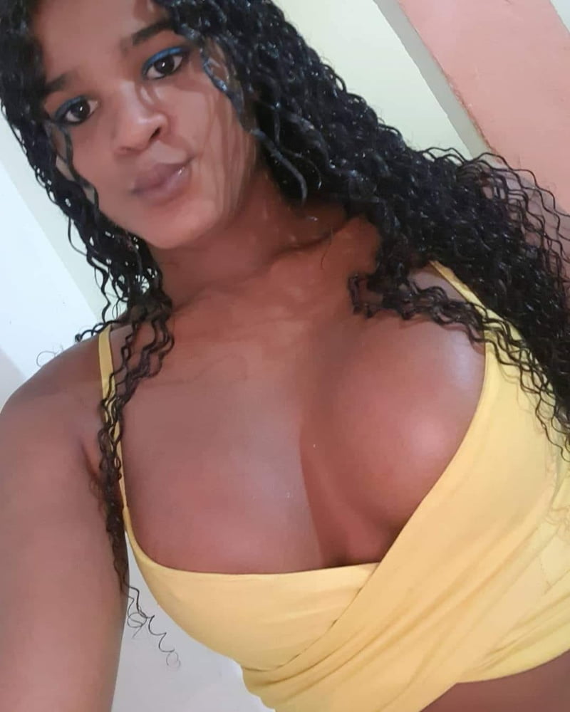 フェイスブックのブラジル人女性の写真
 #91336239