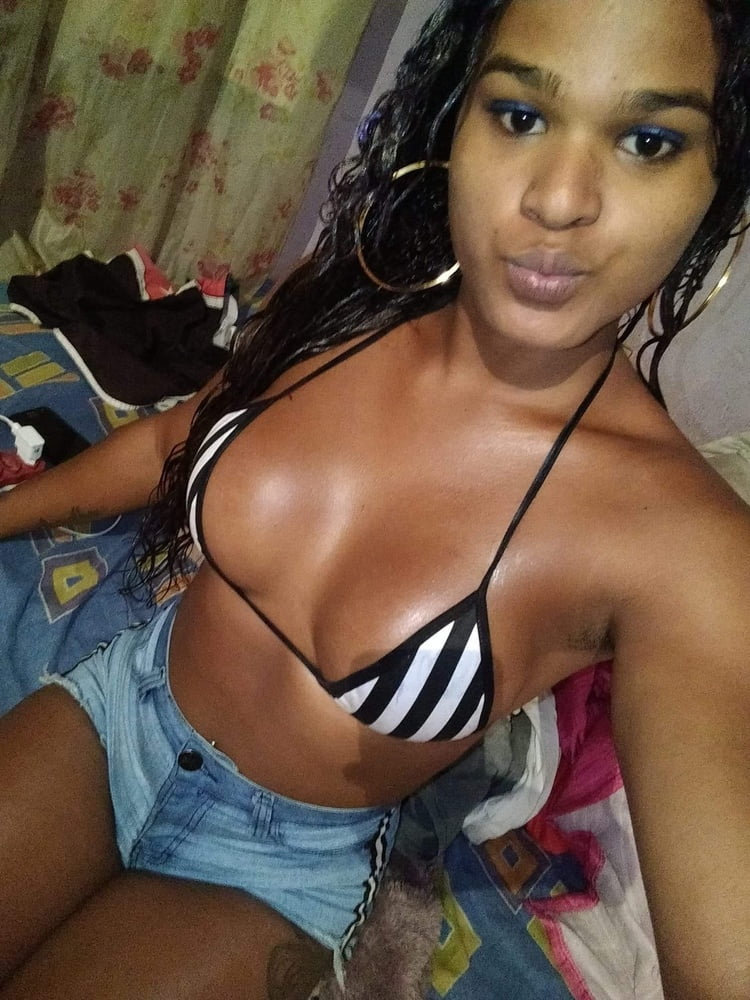 フェイスブックのブラジル人女性の写真
 #91336245