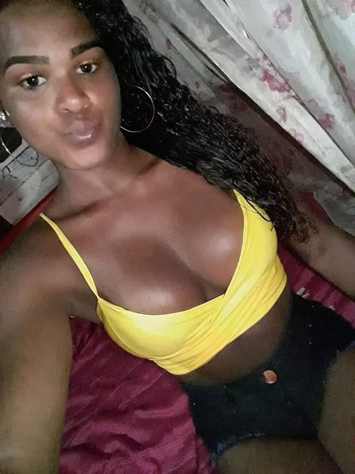 フェイスブックのブラジル人女性の写真
 #91336258