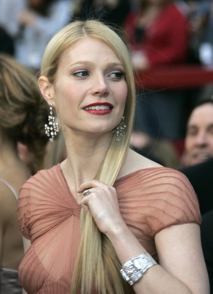 Sexy gwyneth
 #95861384