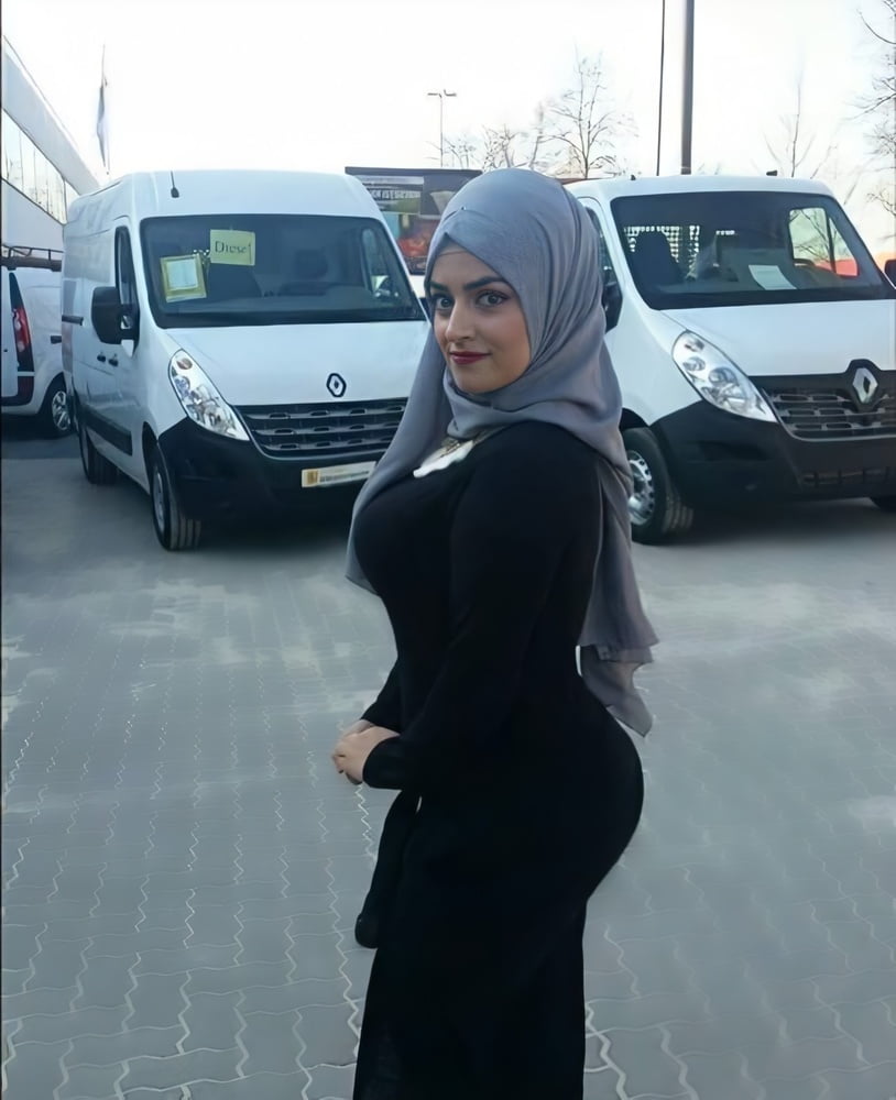 Hijab novia culo grande
 #79918754