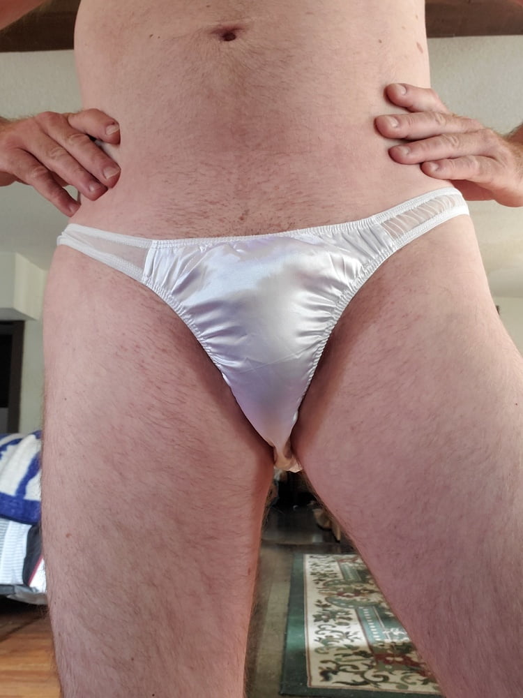 Ma nouvelle culotte de bikini en satin blanc
 #106778308