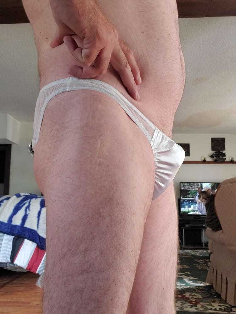 Ma nouvelle culotte de bikini en satin blanc
 #106778309