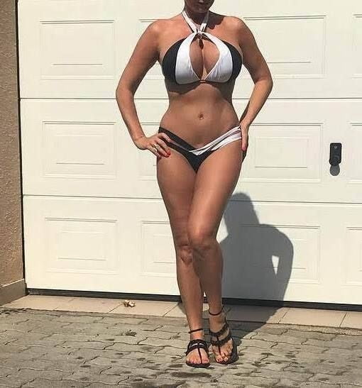 Random WebSluts #94370374