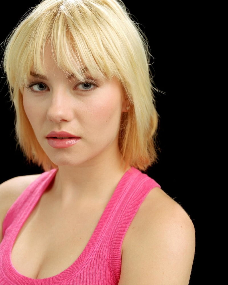 La única razón por la que lo vio elisha cuthbert
 #81159106