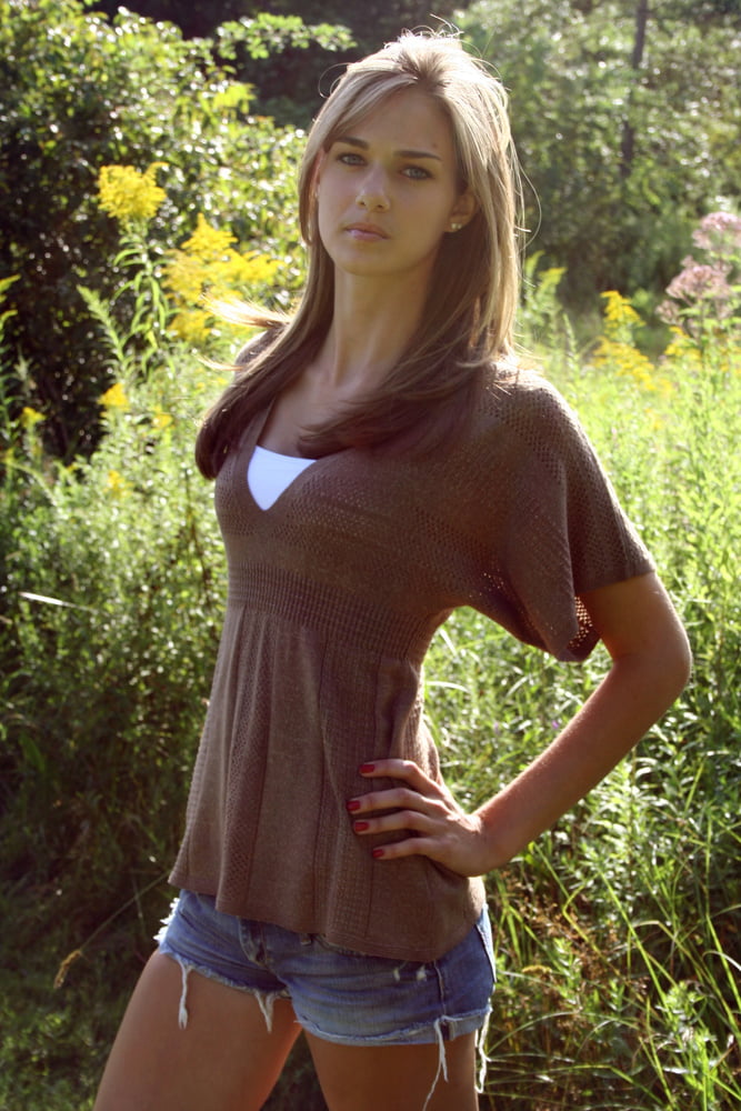 Cuzzies & auntz photoshoots...
 #87591275