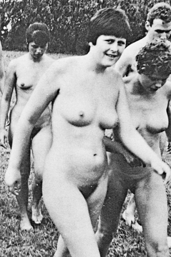 天然の毛深い女性
 #102100395