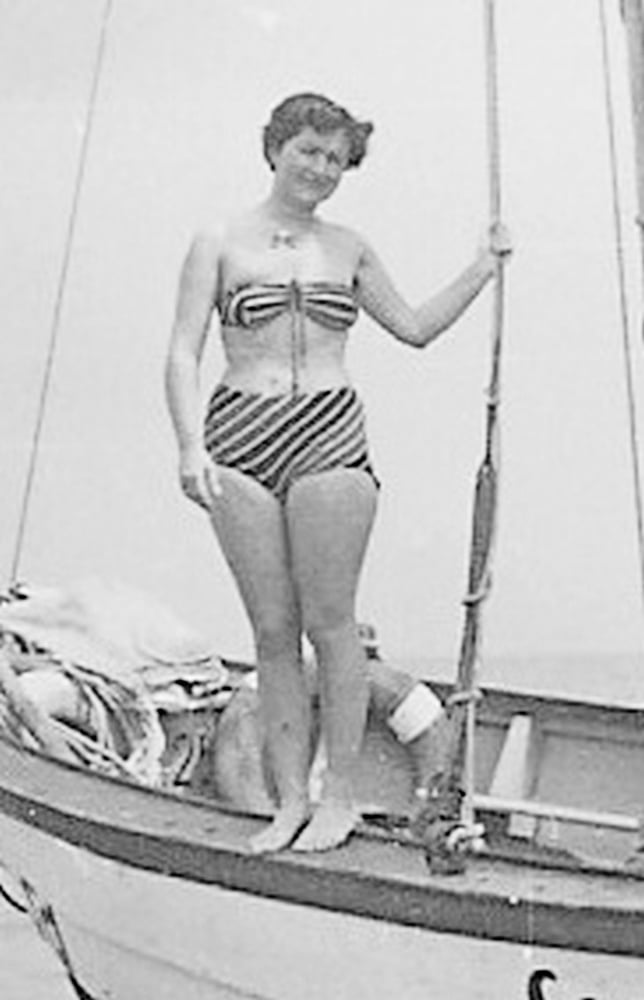 天然の毛深い女性
 #102101293