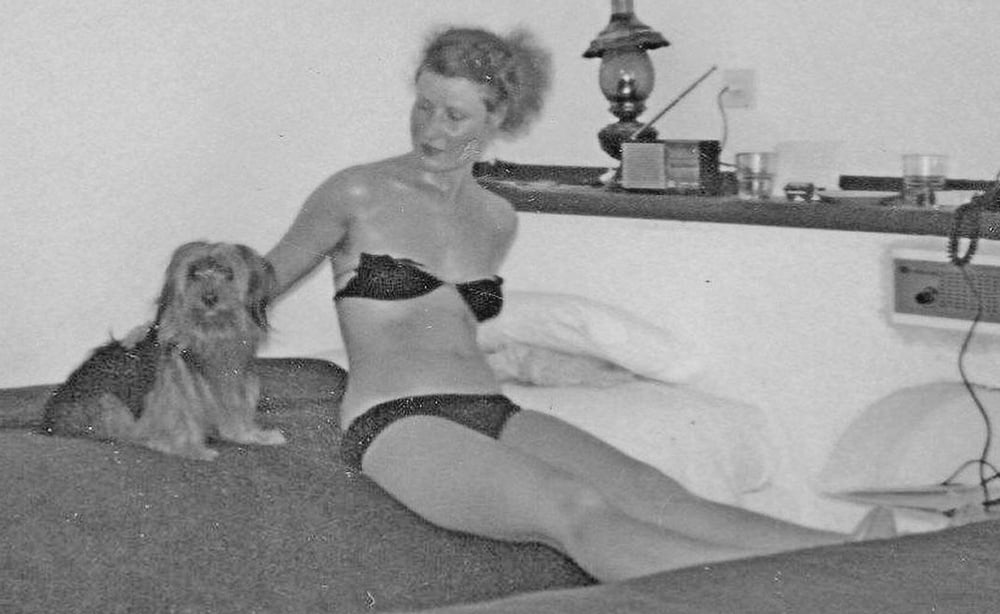 天然の毛深い女性
 #102101459