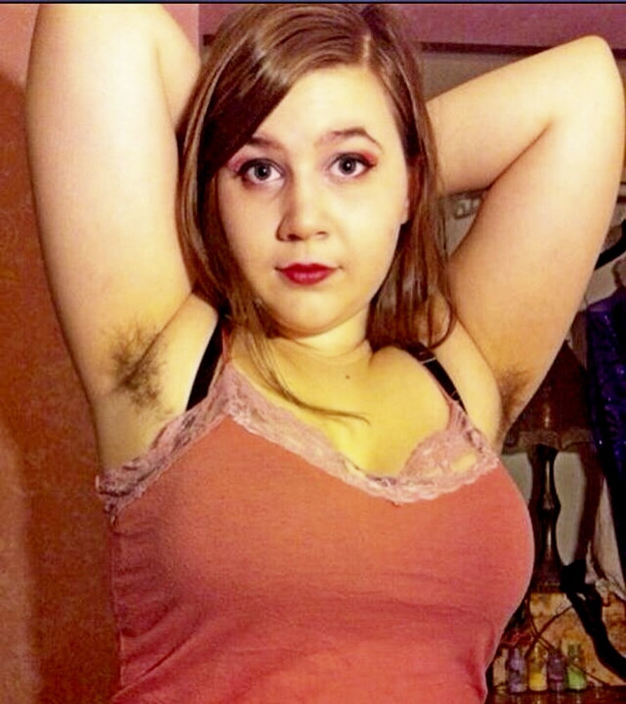 天然の毛深い女性
 #102101536