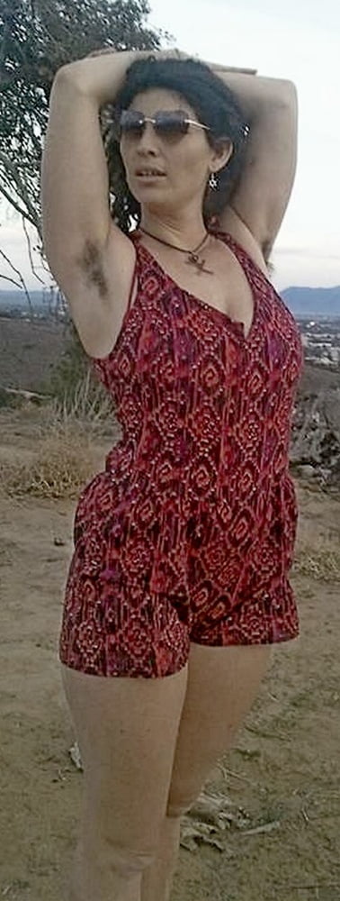 天然の毛深い女性
 #102101542