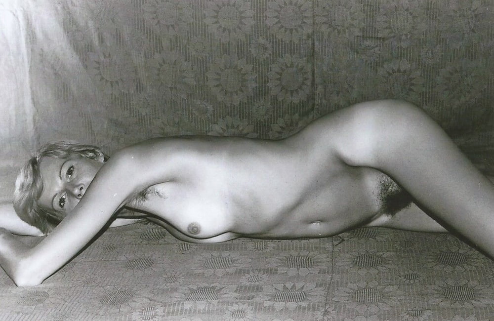 天然の毛深い女性
 #102101581