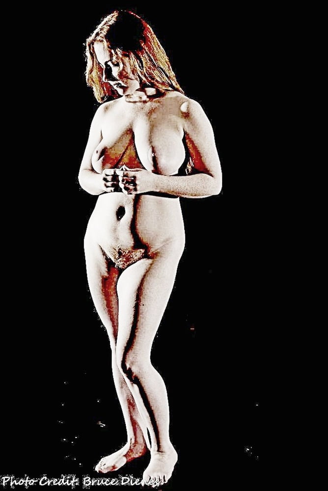 天然の毛深い女性
 #102101585