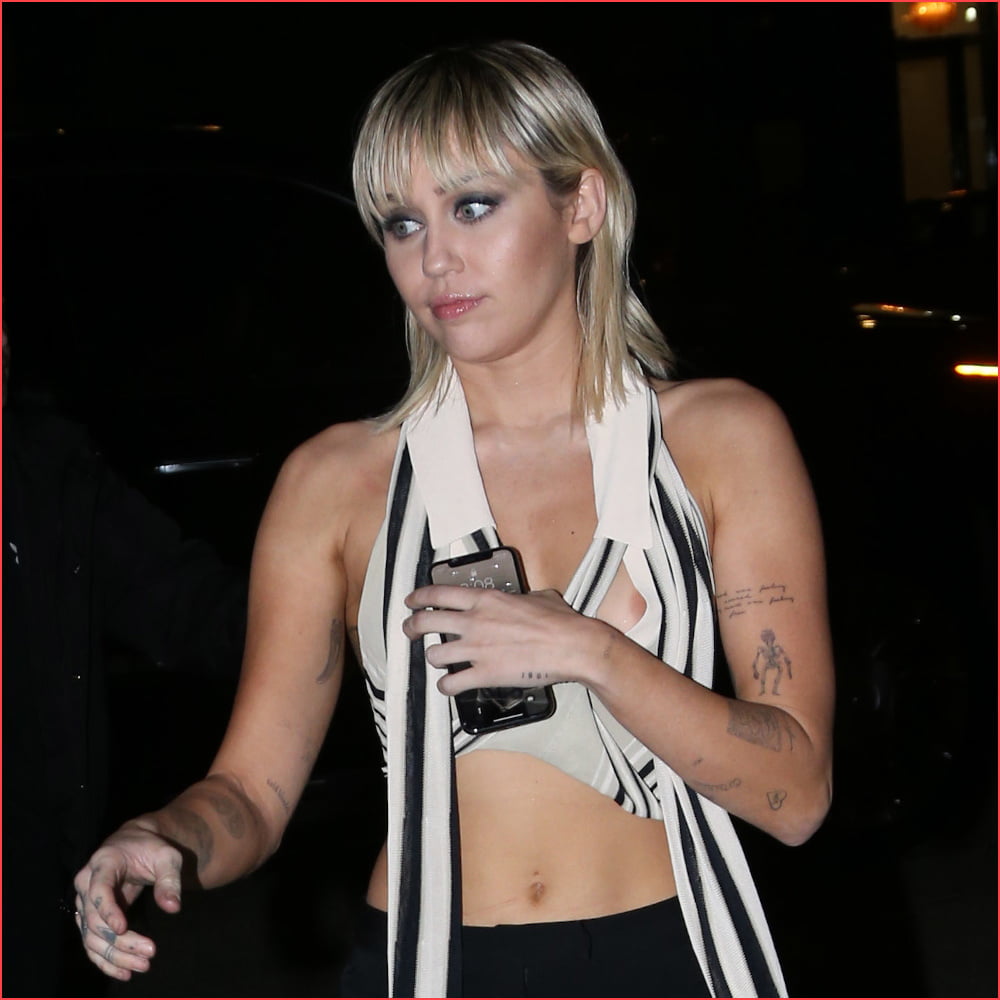 Miley Cyrus Nip Slip 02-12-2020 #106066805