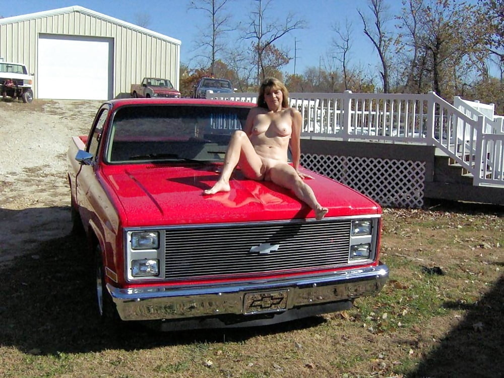 Topless #104359902