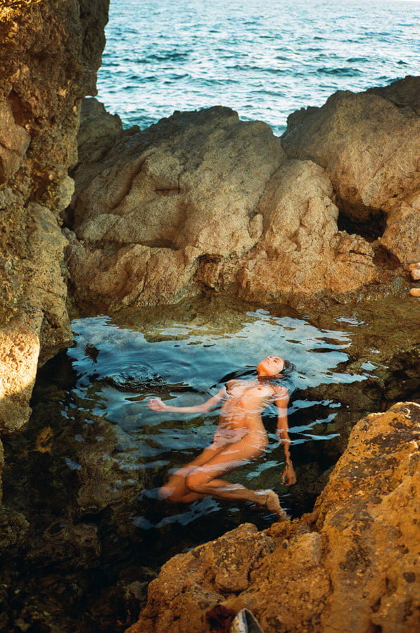 0804 Nudisten am Strand.
 #92443355