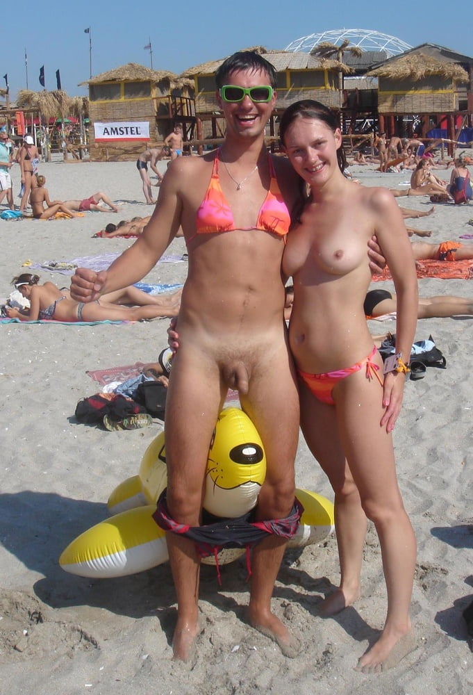 0804 Nudisten am Strand.
 #92443447