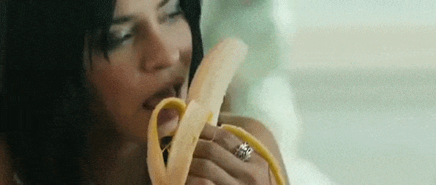Chicas mamada de plátano
 #99615856