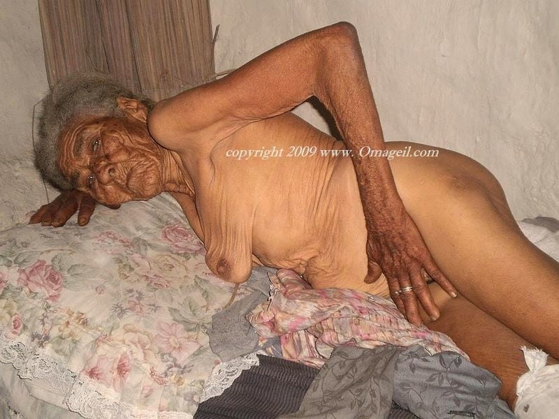 Black grannys #100879954