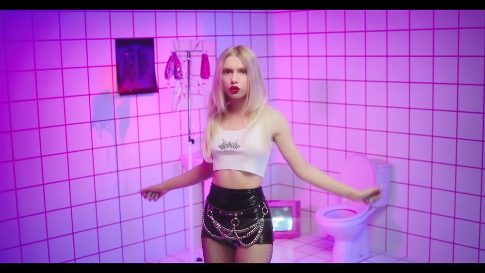 Aleyna Tilki - Dipsiz Kuyum  (2018) #88319341