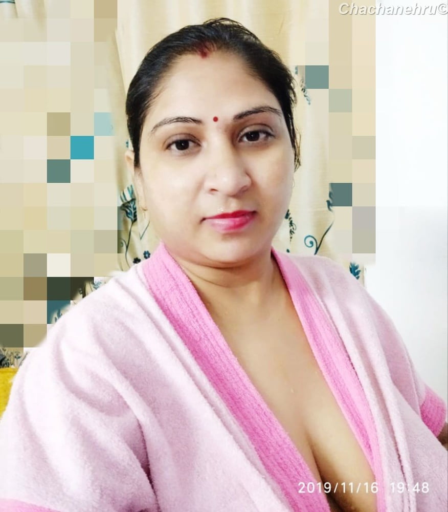 Urvashi (Savi) bhabhi show nude #6 #92772241
