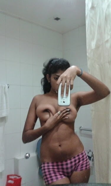 Desi slut exposing big saggy boobs #104201426