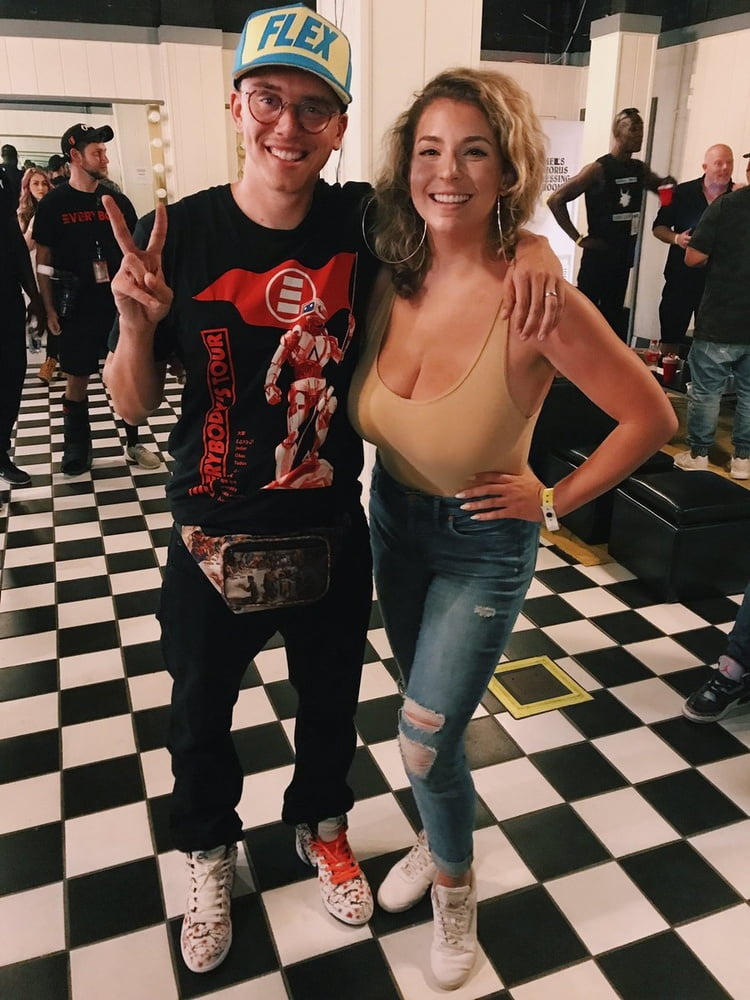 Pechugona attentionwhore alex gervasi....she is supersexy
 #102736210