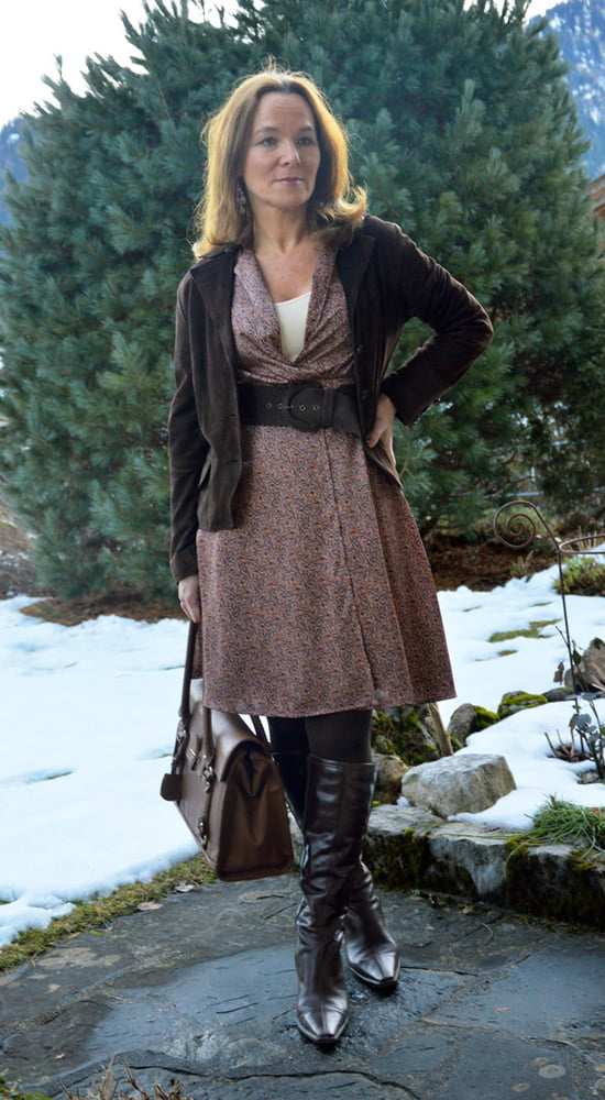 Milfs & gilfs con botas no.30
 #102777835