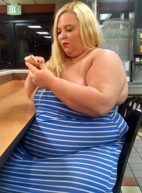 Chicas gordas con barrigas flácidas
 #99231811