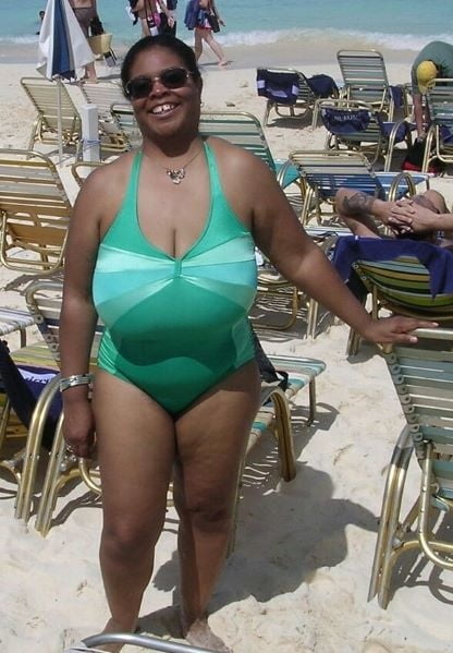 Donne mature in spiaggia 6
 #96570096