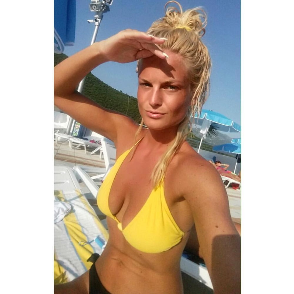 Serbische heiße skinny Hure blonde Milf Mama große Titten mila m.
 #106046391