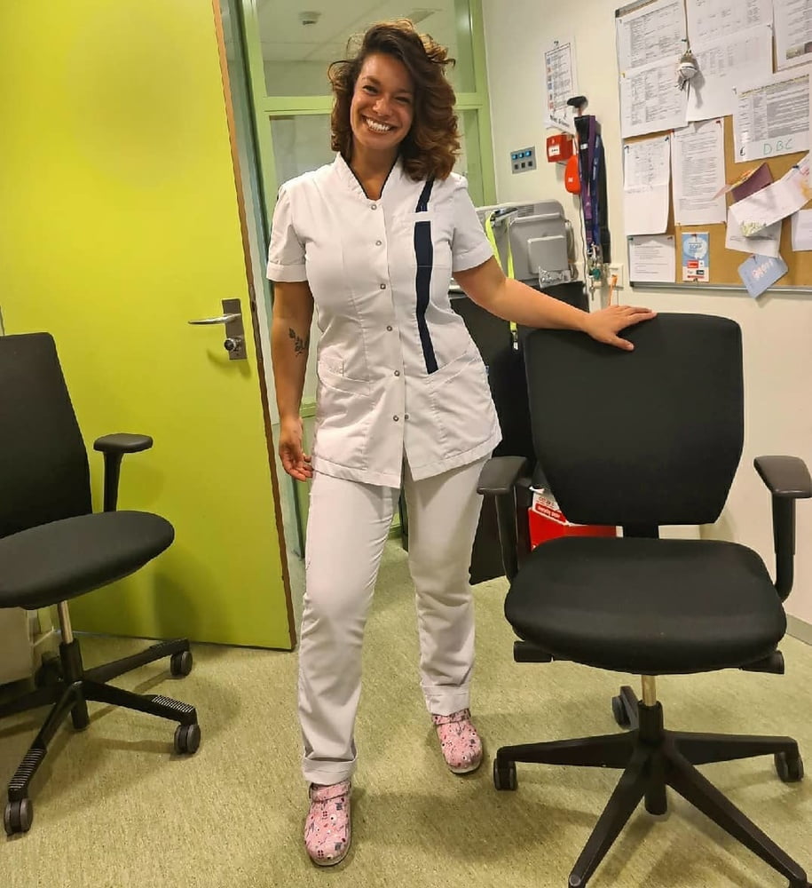 Enfermera holandesa amateur cheryl cachonda en pantimedias
 #81675679