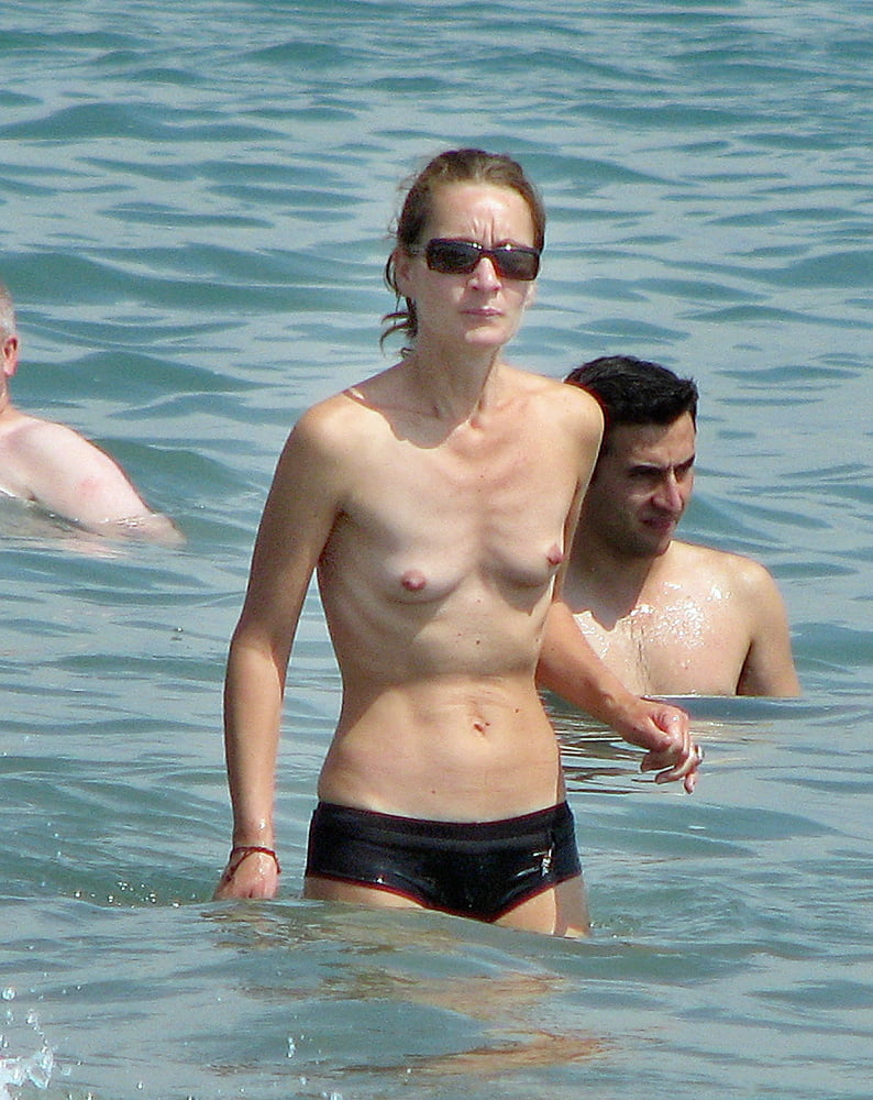 More flatchested MILFs #81614576