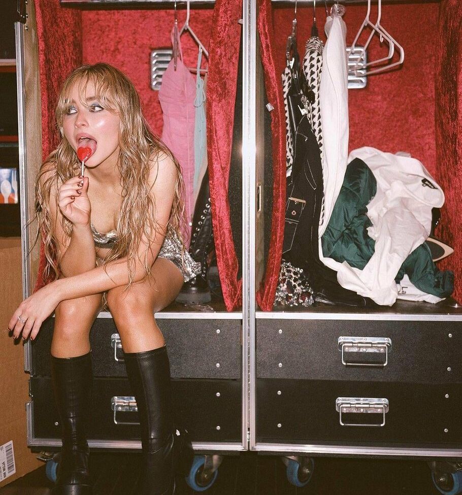 Sabrina Carpenter nackt #108035419