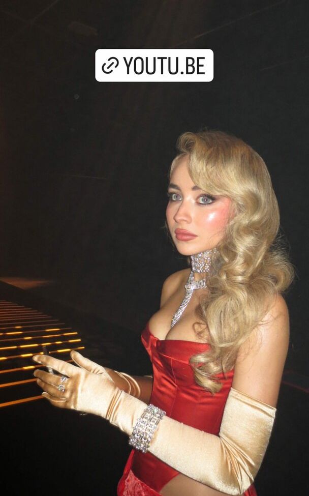 Sabrina Carpenter nackt #108035536