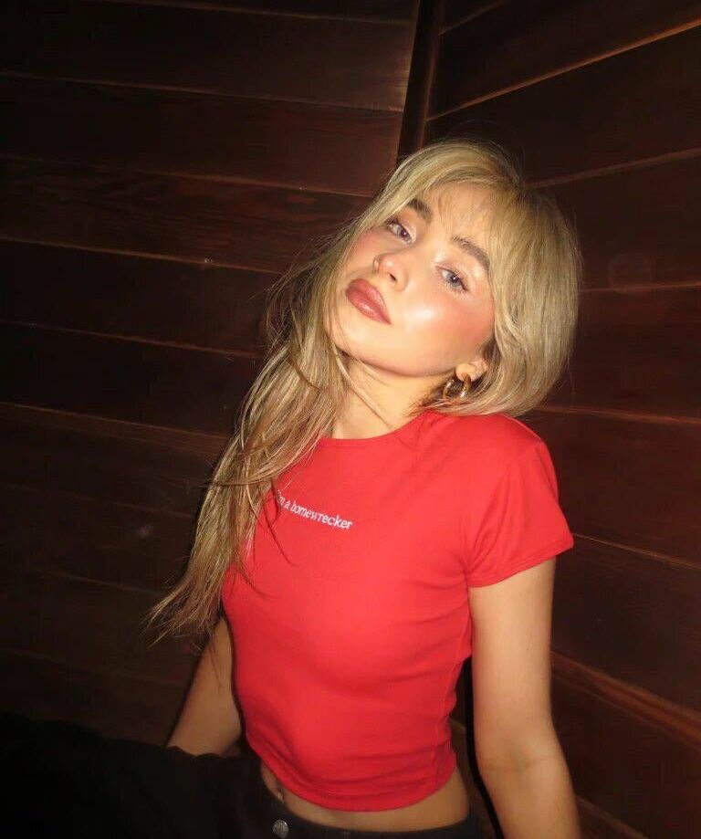 Sabrina Carpenter nackt #108035578
