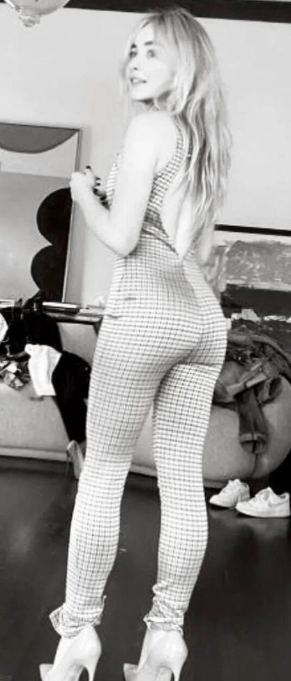 Sabrina Carpenter nackt #108035893
