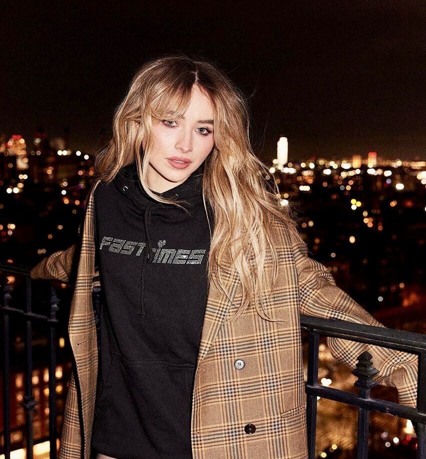 Sabrina Carpenter nackt #108035927