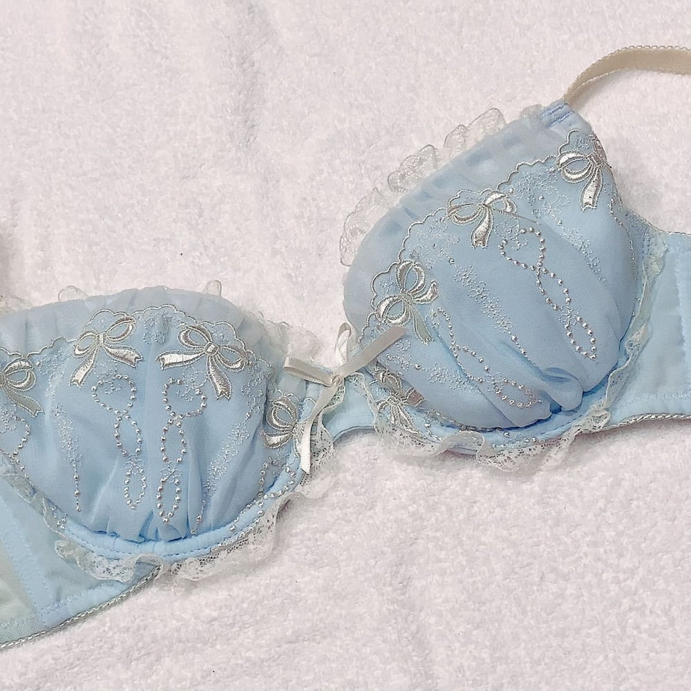 Reggiseno e mutandine
 #105142953