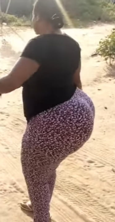 アフリカの女優のbbwの梨のメガブート巨大なヒップ
 #97921300